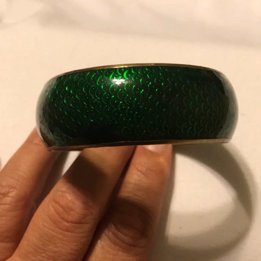 Green and goldtone bangle